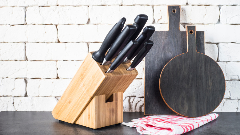 Traditional knife block