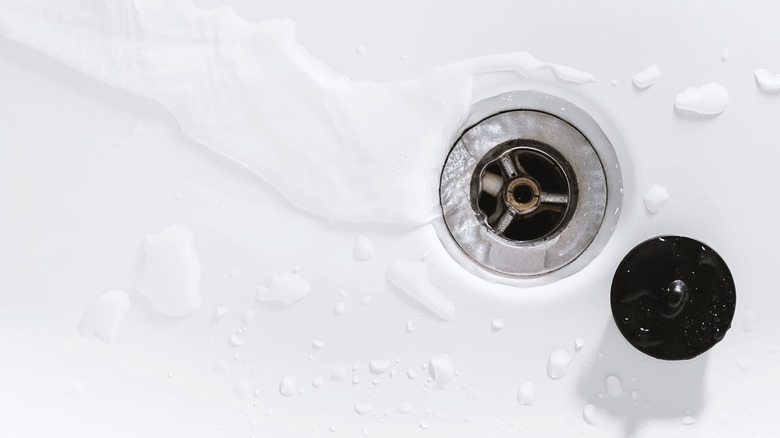 Tub drain and stopper with droplets 