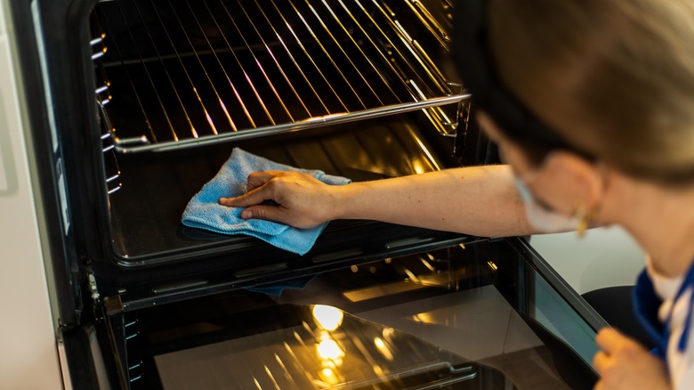 Cleaning interior surfaces of oven