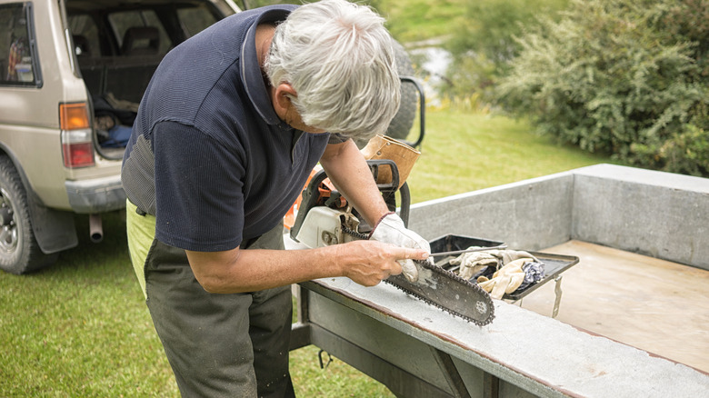 man sharpening a chainsaw