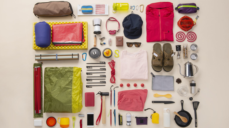 camping supplies arranged in Knolling layout