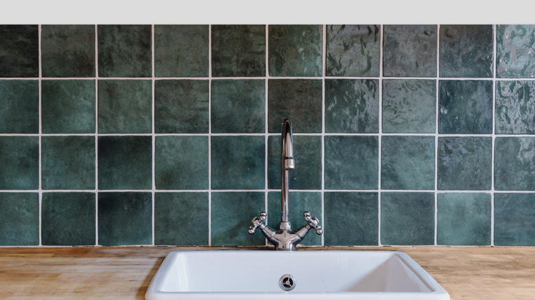 Green glossy square kitchen tile