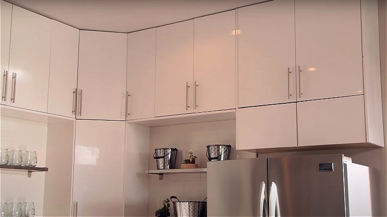 kitchen cabinets stretching to ceiling