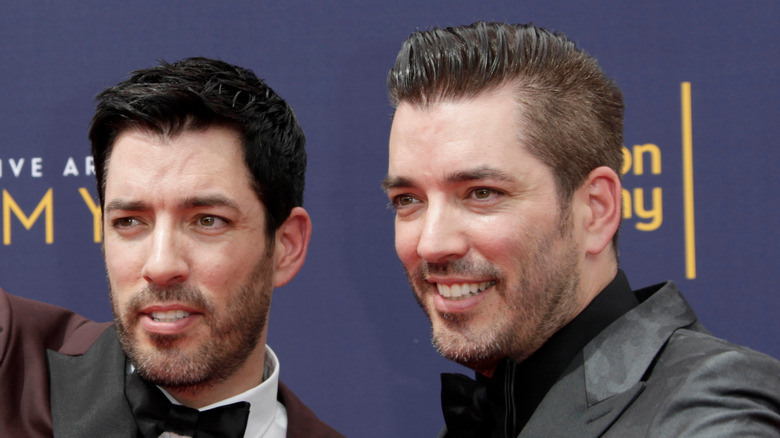 Jonathan and Drew Scott red carpet