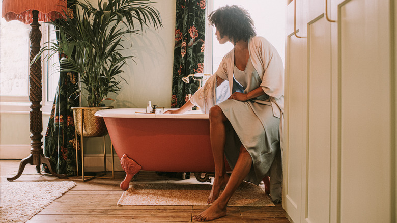 woman running bathtub