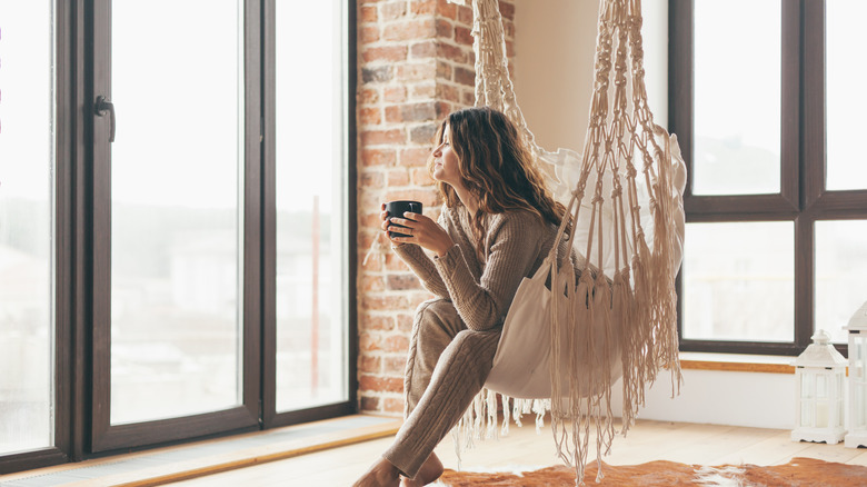 white fringe indoor swing