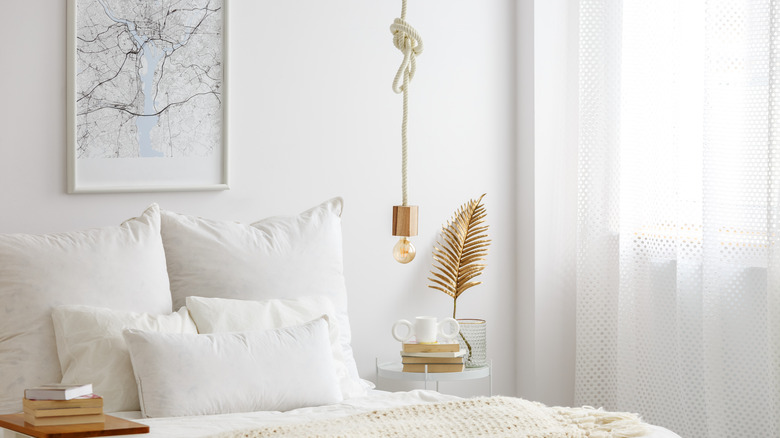 rope hanging light in bedroom