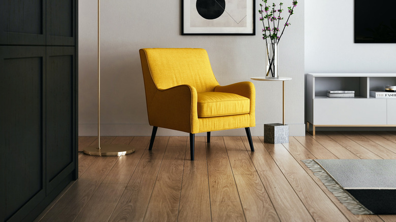 yellow accent chair 