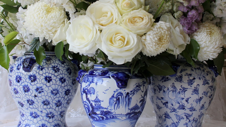 blue and white chinoiserie vases 