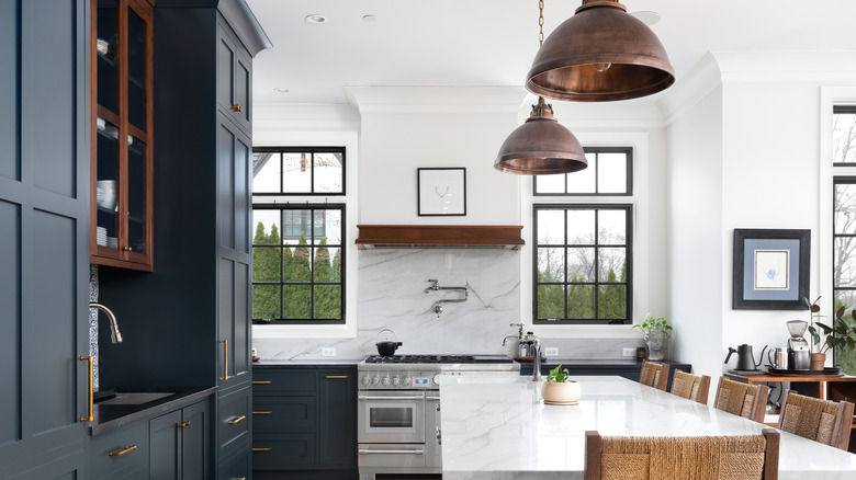 wood and bronze mixed in a kitchen