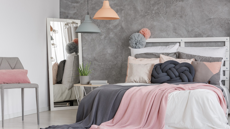 pink and gray bedroom 