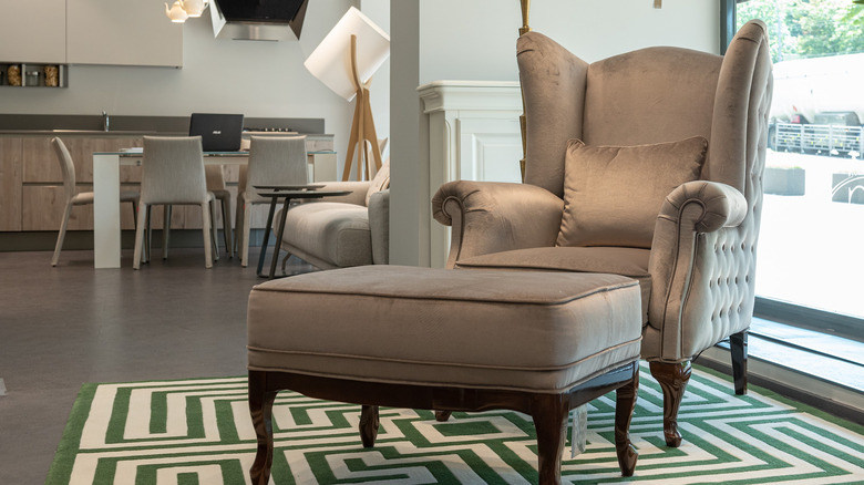 a patterned rug under a chair 