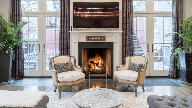 marble coffee table in living room 