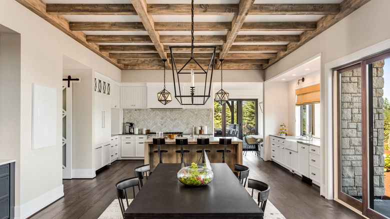 exposed beams in dining area