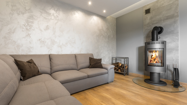 living room with venetian plaster wall