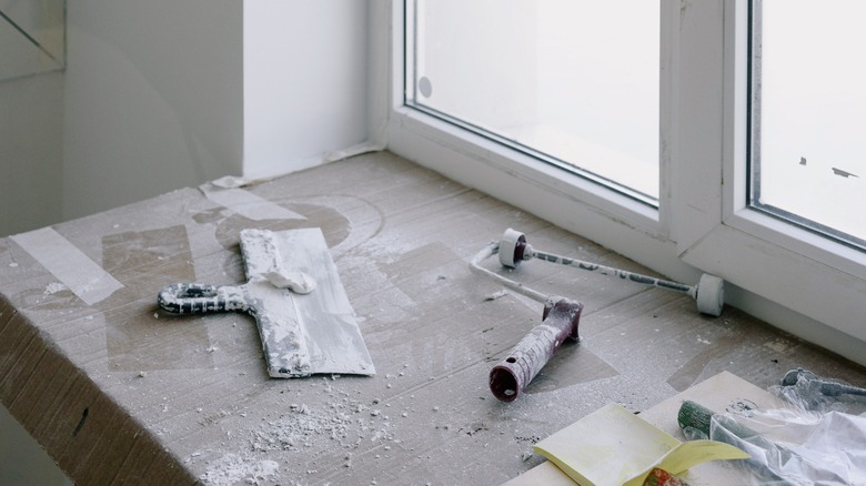 plasterwork tools on table