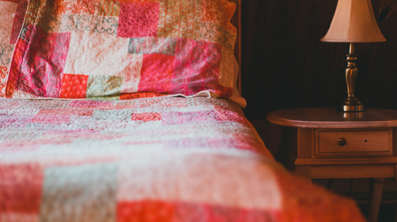 red patterned quilt on bed