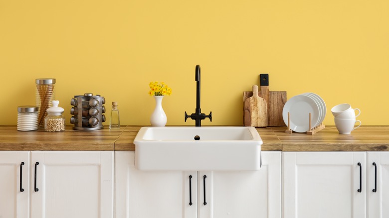 Lemon yellow kitchen wall 