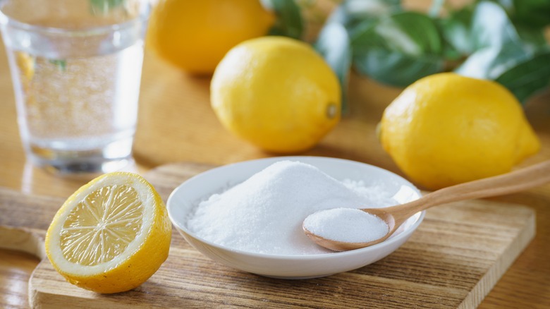 lemons and citric acid