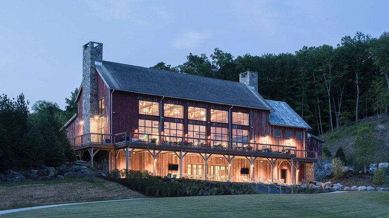 Silo Ridge Field Club barn