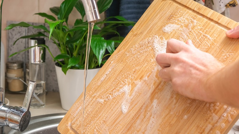 Washing wooden cutting board