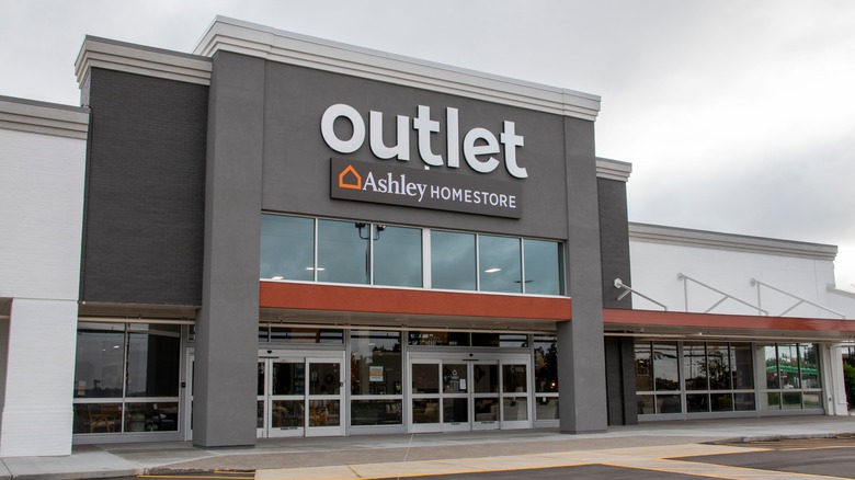 ashley outlet storefront