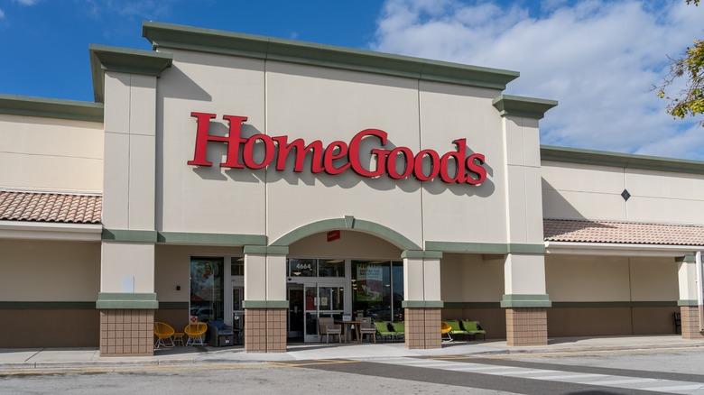 homegoods storefront sign