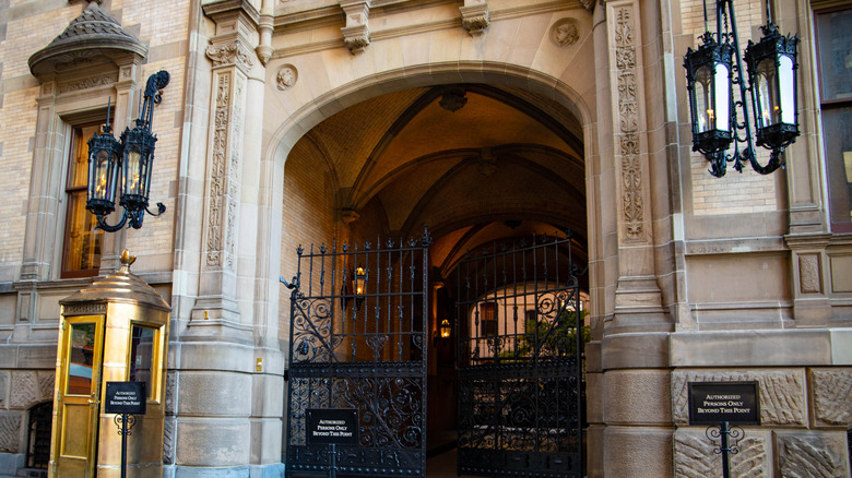 Entrance to the Dakota building 