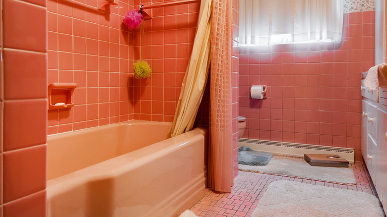 1970s style bathroom