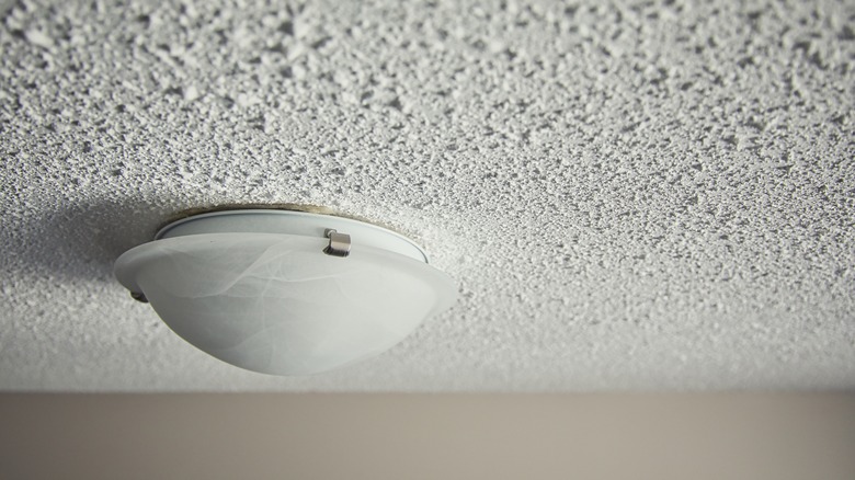 Popcorn ceiling with light