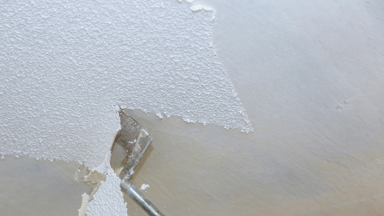 Popcorn ceiling with light fixture