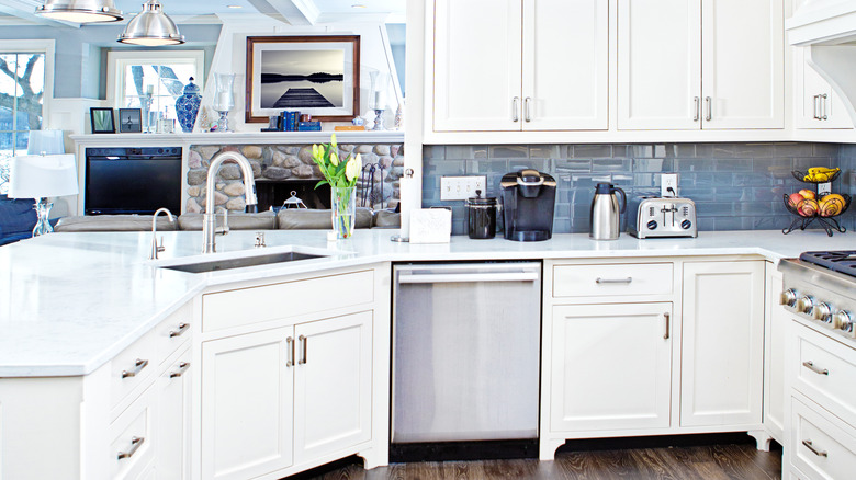 blue kitchen backsplash