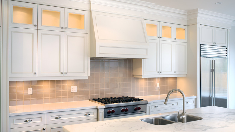 neutral color backsplash