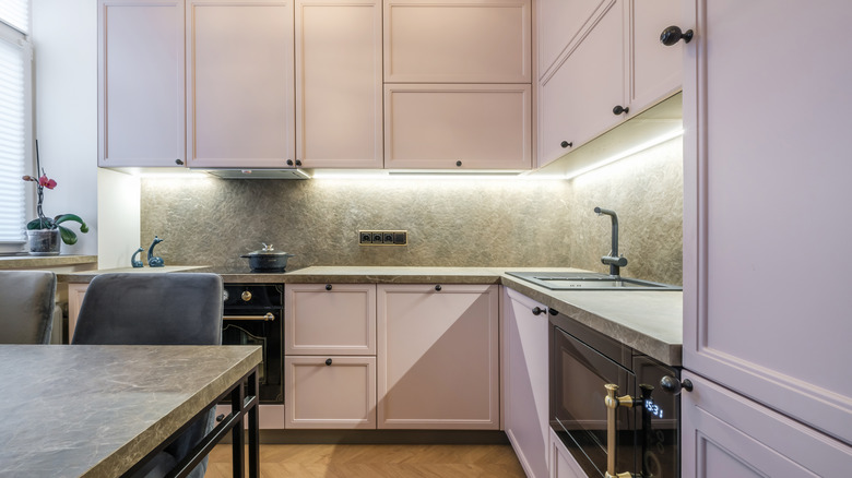 pink kitchen cabinets stone backsplash 