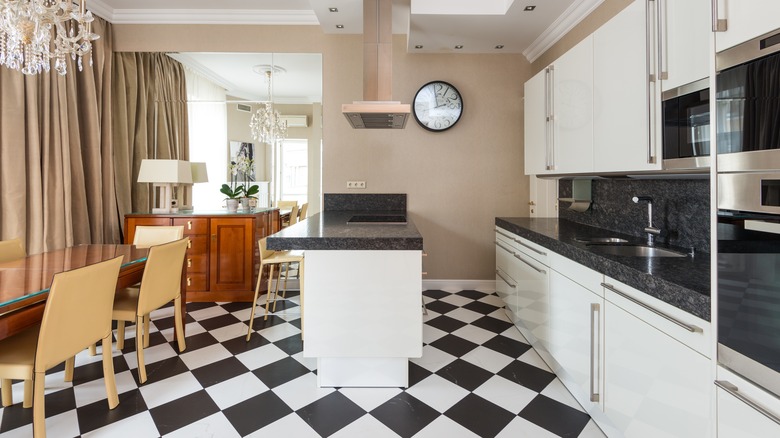 Black and white floor tile 