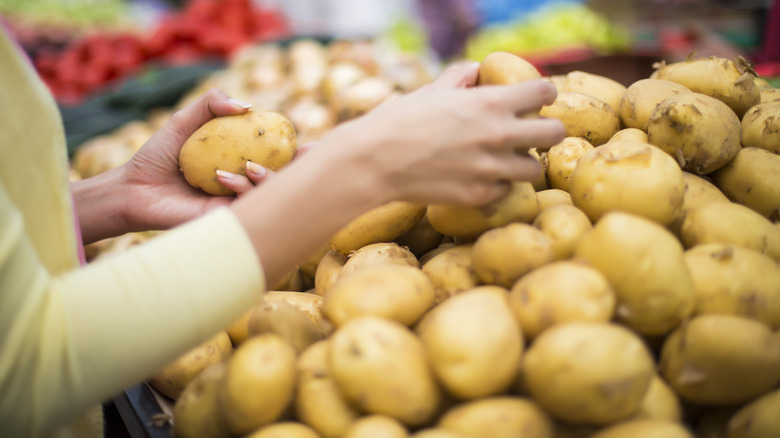 Buying potatoes