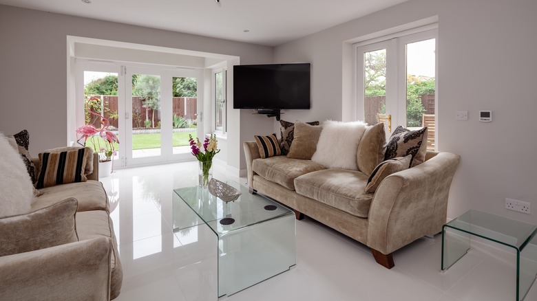 room features porcelain tiled floor