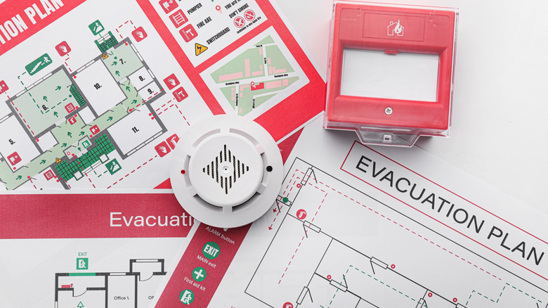 evacuation plan diagram and smoke detector