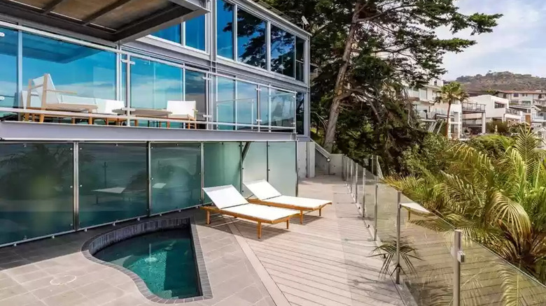 This All Glass Oceanfront Malibu Home Is Selling For An Astounding Amount