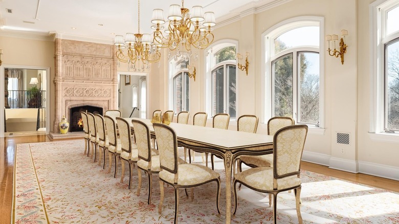 Luxurious dining room