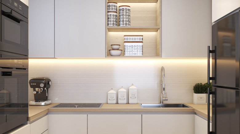 modern kitchen under cabinet lighting