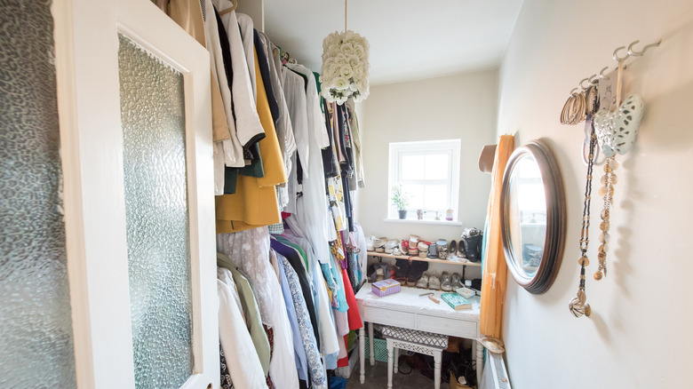 closet dressing room