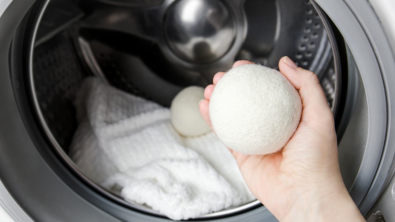 Wool dryer balls in machine