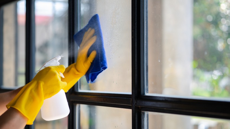 Cleaming window with cloth