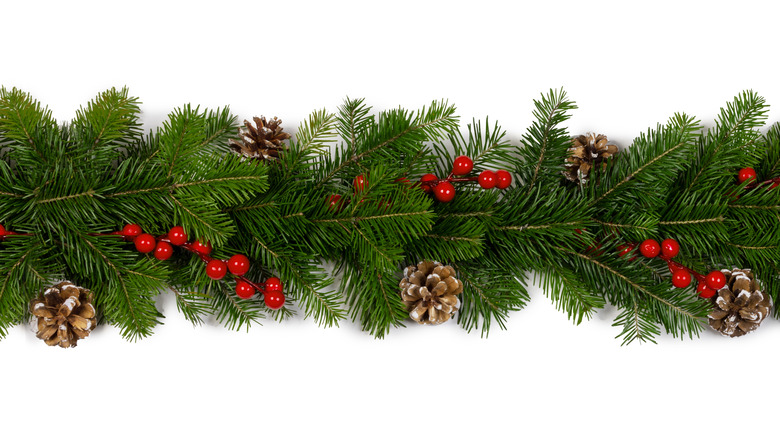 garland with pinecones and berries