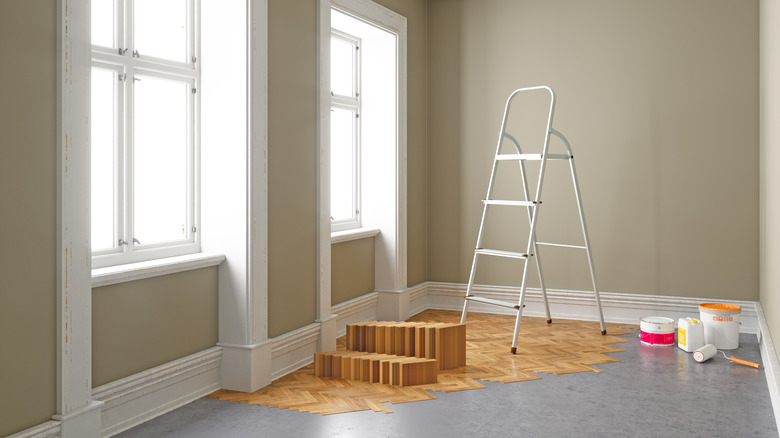 Laying down wood lattice flooring