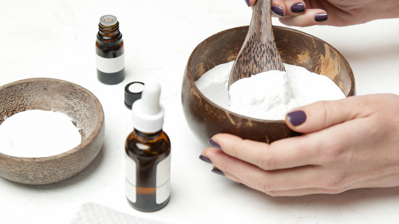 Baking soda and essential oils