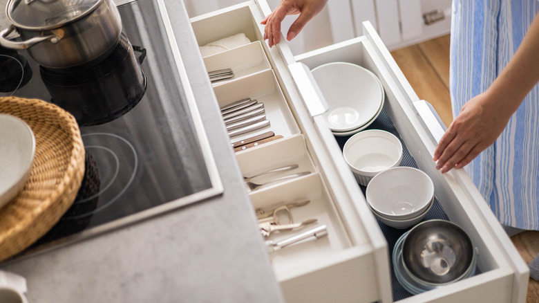 Organized kitchen drawers 