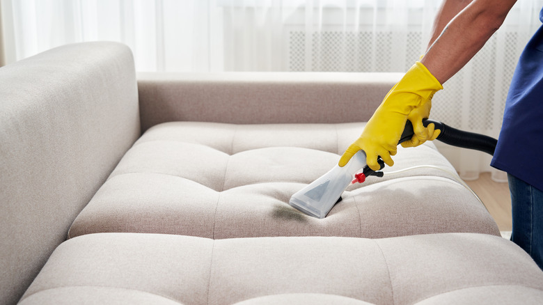 steam cleaning sofa