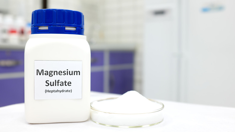 Magnesium sulfate container